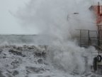 Sochi struck by powerful storm with huge waves (VIDEO)