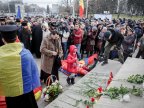 One-kilometer-flag laid in Chisinau for celebration of Romania National Day (PHOTOREPORT)