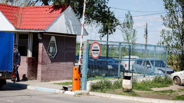 Truck trailer searched by Slovak authorities detained at Leuseni customs point