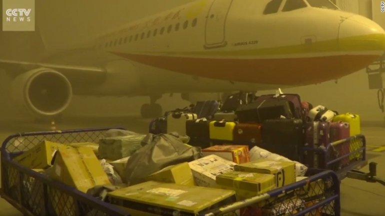 China: 20,000 people stranded at Chengdu airport over smog (VIDEO)