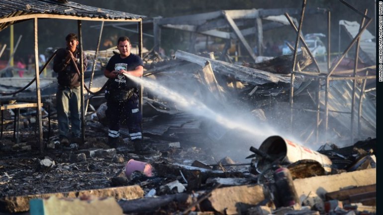 Dozens killed in Mexico fireworks blast (PHOTO/VIDEO)