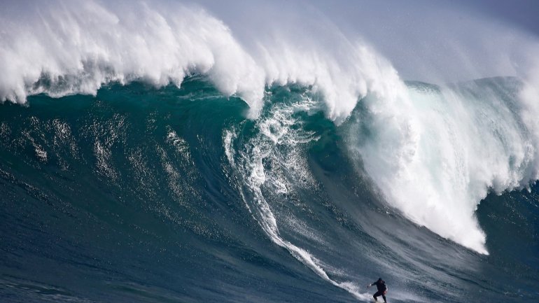 Record-high waves taller than a six-store building registered in North Atlantic