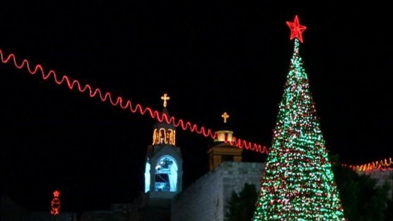 Palestinians light up Christmas tree in Bethlehem (VIDEO)