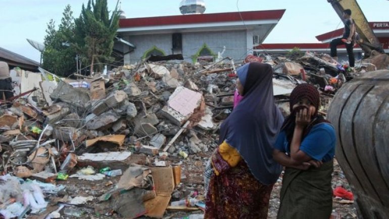 Search for survivors continues after Indonesia earthquake