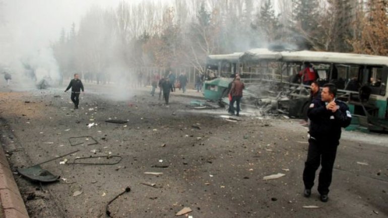 Suicide car blast kills 13 soldiers, wounds 55 more in Turkey