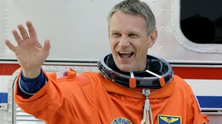 UK-born astronaut Piers Sellers dies aged 61