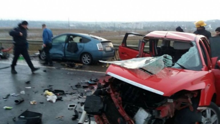 Frontal collision of cars kills father and son near Orhei