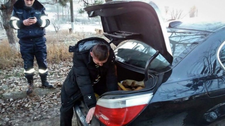 Moldovan calls police to rescue him from trunk of own car (PHOTO)