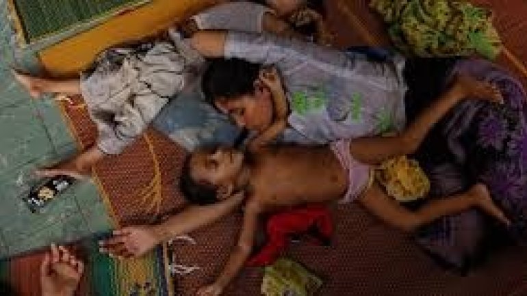 Burma: 21,000 Rohingya Muslims flee to Bangladesh amid "attempted genocide" (VIDEO)