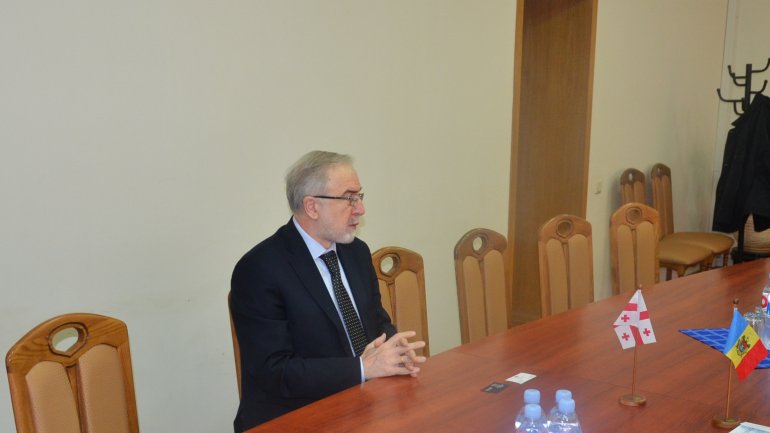 Customs Service director Vitalie Vrabie meets Georgian ambassador Merab Antadze