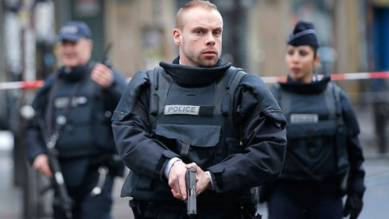 Armed man takes 7 people hostage in Paris travel agency (PHOTO/VIDEO)