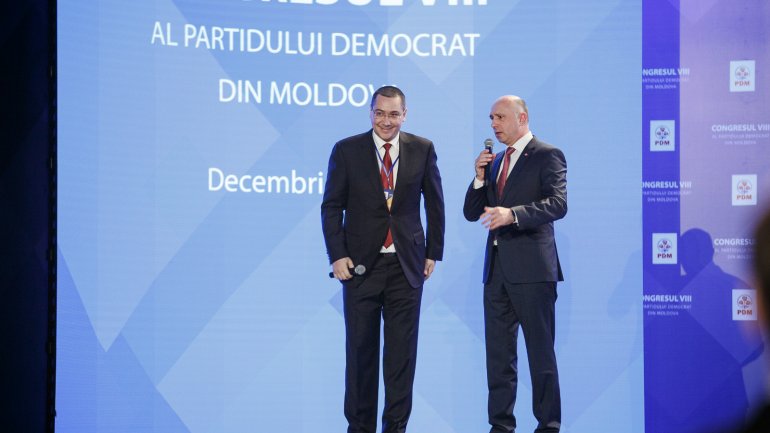 Victor Ponta is awarded with Order of Republic 