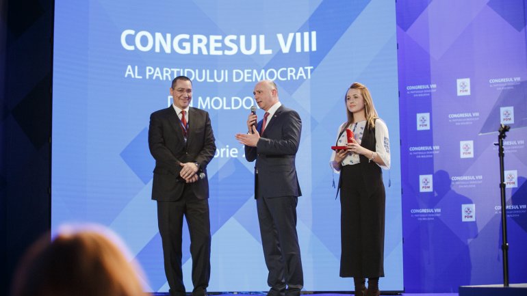 Victor Ponta is awarded with Order of Republic 