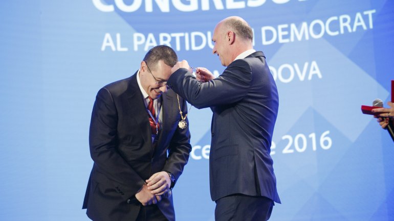 Victor Ponta is awarded with Order of Republic 