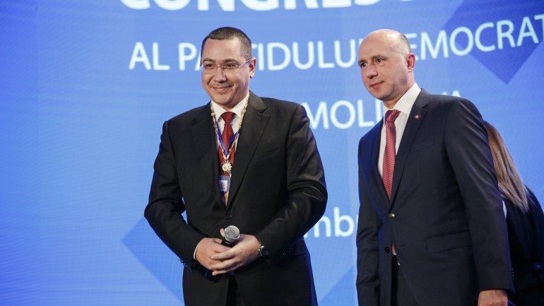 Victor Ponta is awarded with Order of Republic 