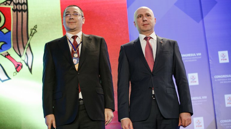 Victor Ponta is awarded with Order of Republic 