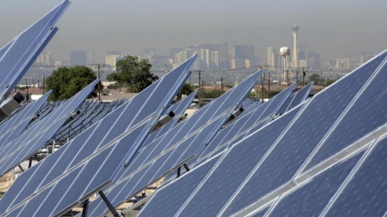 Las Vegas goes totally on green energy