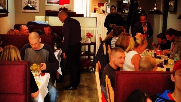 Muslim-owned restaurant hands out free meals to homeless for Christmas