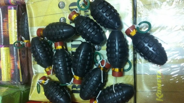 Customs officers uncover enormous amount of illegal firecrackers (PHOTO)