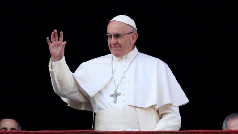 Pope's Christmas message offers hope in world hit by terrorism, war