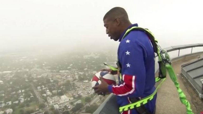 Harlem Globetrotters star tries trick shot from top of San Antonio Tower in Texas (VIDEO)