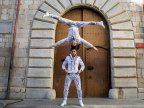 Vietnamese circus duo smash record for most stairs climbed with person on head (PHOTO/VIDEO)