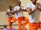 Yoga classes helping prisoners in South Africa (VIDEO)