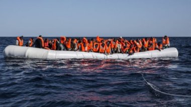 Migrant crisis: About 100 missing after boat sinks off Libyan coast