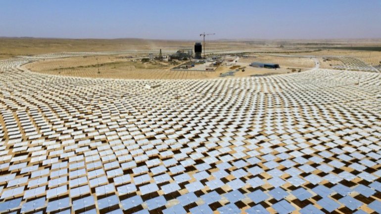 Israel builds world's tallest solar thermal tower in Negev desert (VIDEO)