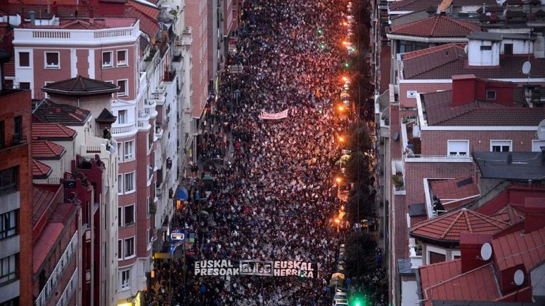 Mass rally calls for end to Spain's dispersion policy for ETA prisoners (VIDEO)