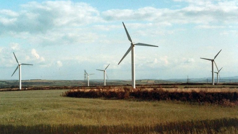 Cornish village marks 25 years of UK wind power