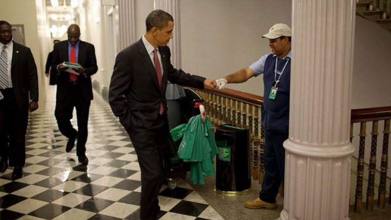Barack Obama's official photographer shares "2016 Year in Photographs" (VIDEO/PHOTO)