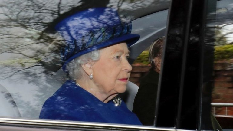 Queen Elizabeth II attends church after missing 2 weeks (VIDEO)