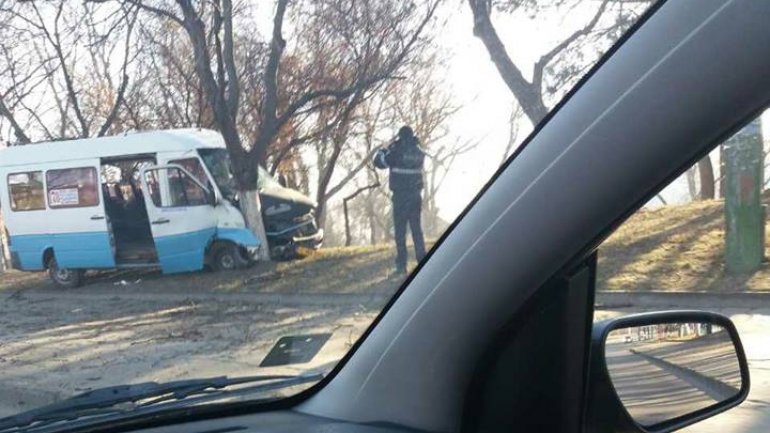 Driver and passenger in hospital after minibus crash (PHOTO)