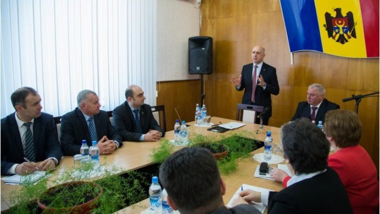 Moldovan PM meets local public authorities in Riscani district