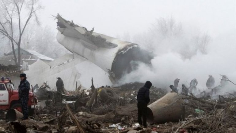 Turkish cargo plane from Hong Kong crashes into Kyrgyzstan homes (PHOTO)