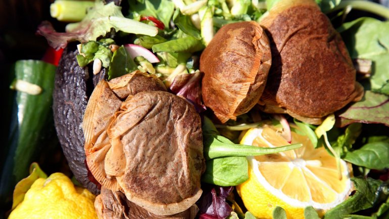 Campaigners call on EU to halve food waste by 2030