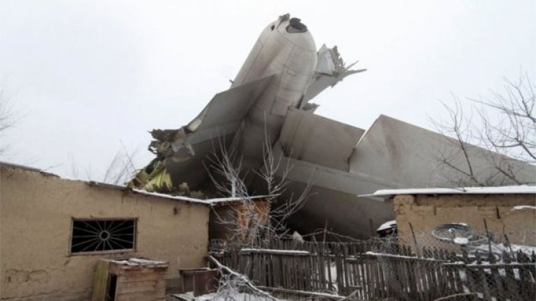 Turkish cargo plane from Hong Kong crashes into Kyrgyzstan homes (PHOTO)