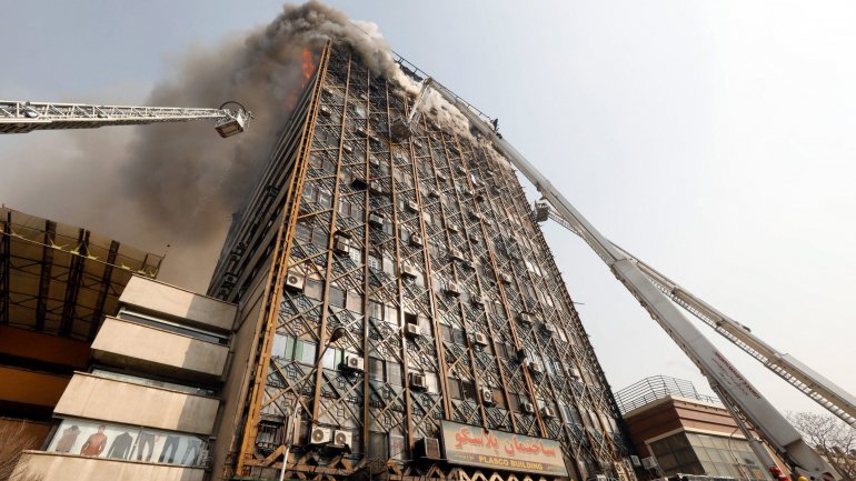 At least 75 dead after building collapses following devastating fire in Tehran (PHOTO/VIDEO)