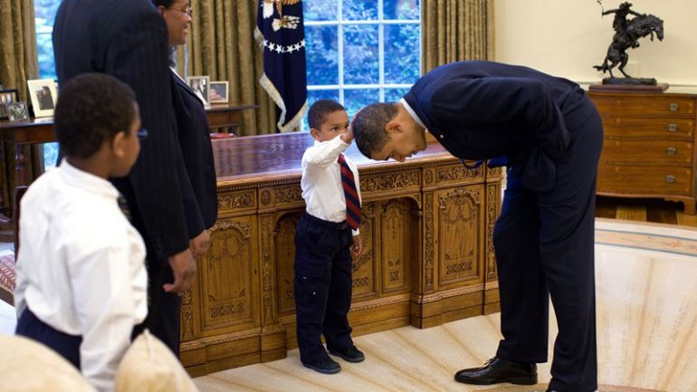 Barack Obama's official photographer shares "2016 Year in Photographs" (VIDEO/PHOTO)