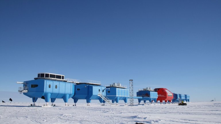 British Antarctic station to shut down for winter due to crack in ice