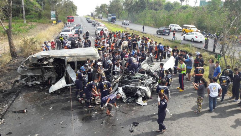 25 killed in car crash in Thailand (PHOTO)