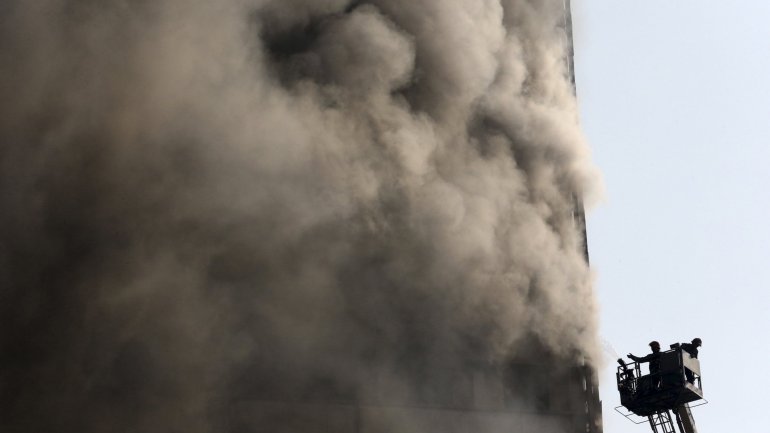 At least 75 dead after building collapses following devastating fire in Tehran (PHOTO/VIDEO)