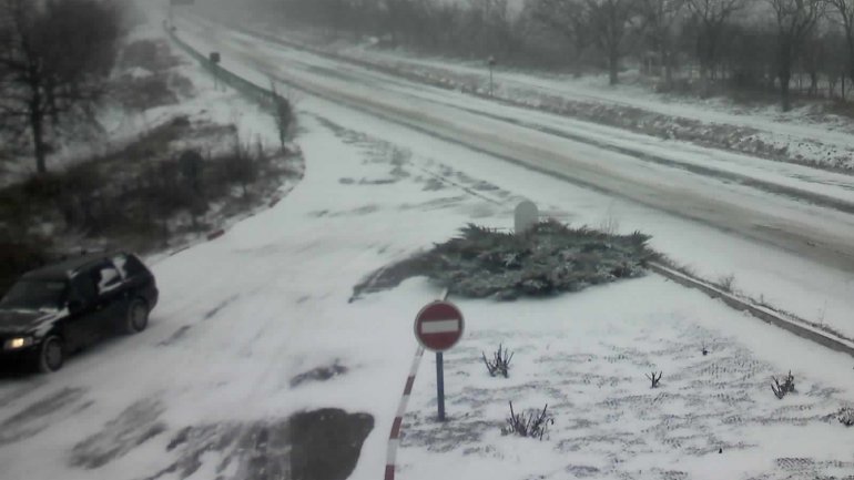 Blizzard covers Moldovan roads in deep snow (PHOTO)