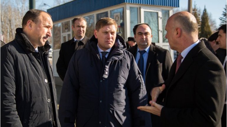 Moldovan prime minister visits one of northern customs posts 