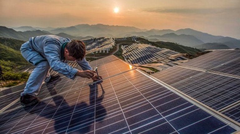 China to invest £292bn in renewable power by 2020