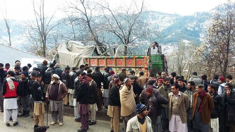 5 killed, 30 injured after truck rams into school in Kashmir