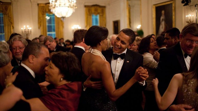 Barack Obama's official photographer shares "2016 Year in Photographs" (VIDEO/PHOTO)