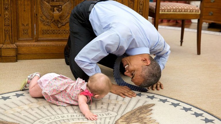 Barack Obama's official photographer shares "2016 Year in Photographs" (VIDEO/PHOTO)