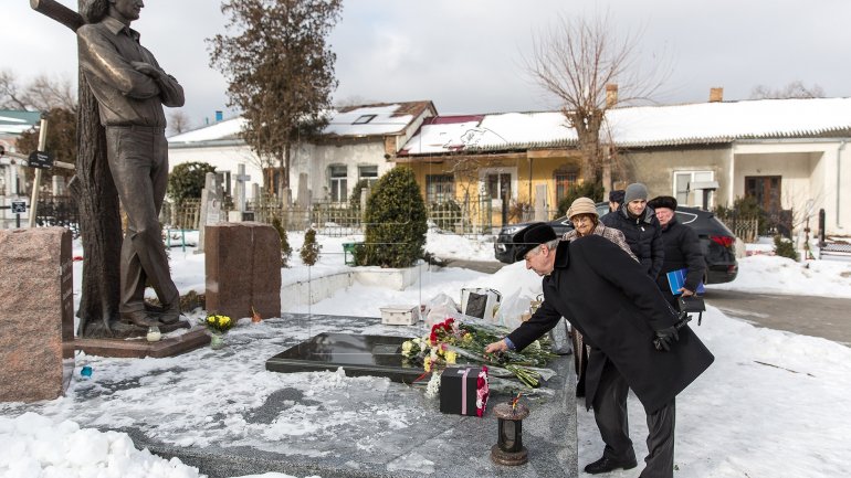 A requiem was held at grave of poet Grigore Vieru (PHOTO)